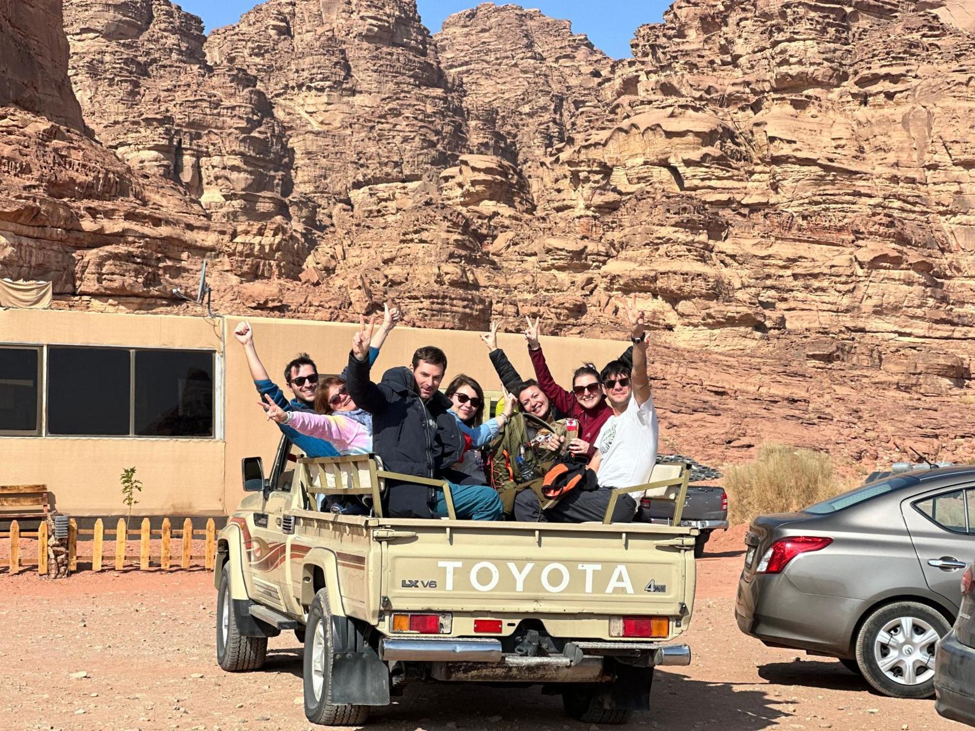 Wadi Rum Sunset Camp Buitenkant foto