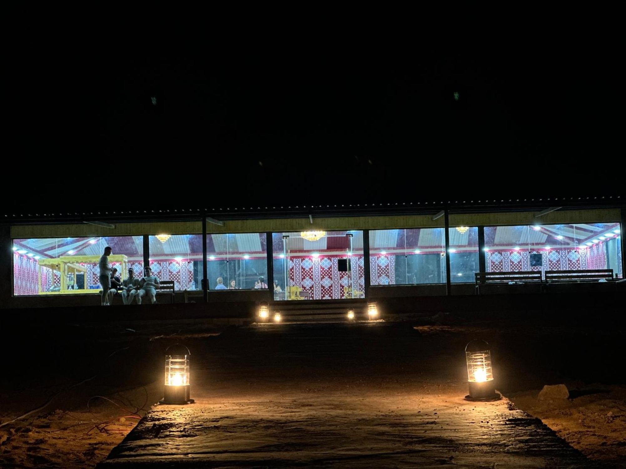 Wadi Rum Sunset Camp Buitenkant foto